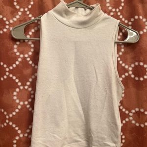 Sleeveless turtleneck